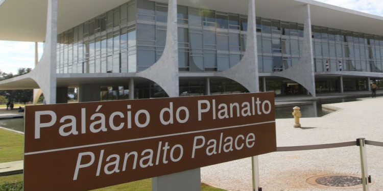 Governo faz primeira reunião ministerial nesta sexta-feira