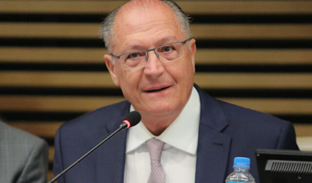 Em razão do quadro, Alckmin não cumpre agenda nesta segunda-feira (1º). Foto: Karim Kahn/Fiesp