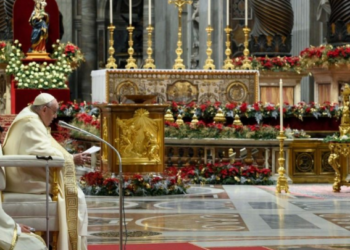 Papa Francisco pede que fiéis saiam da indiferença e façam o bem