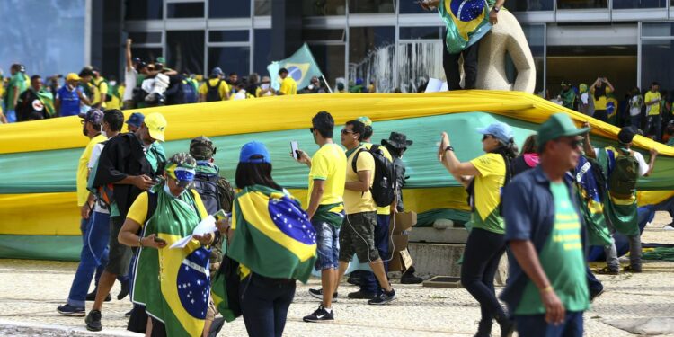 Apoio a ataque terrorista tem digitais de bolsonaristas de Campinas