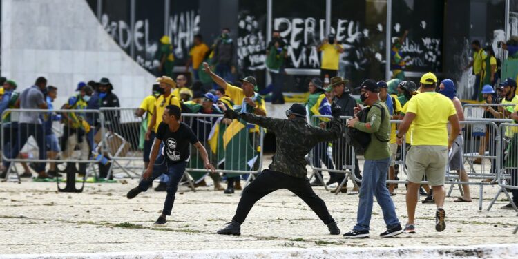 Manifestantes invadem Congresso, STF e Palácio do Planalto: mais prisões preventivas devem ser decretadas. Foto: Marcelo Camargo/Agência Brasil