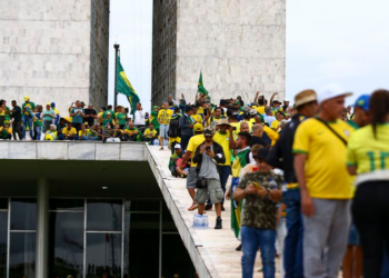 Manifestantes contrários ao resultado das eleições democráticas invadem prédios do governo. Foto: Marcelo Camargo/Agência Brasil