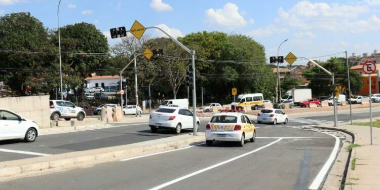 Novos semáforos serão instalados em um dos cruzamentos da Avenida Ruy Rodriguez Foto: Divulgação