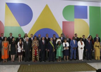 Foto oficial na cerimônia de posse do presidente da República, Luiz Inácio Lula da Silva: todos os ministros estão presentes Foto: Tânia Rego/Agência Brasil
