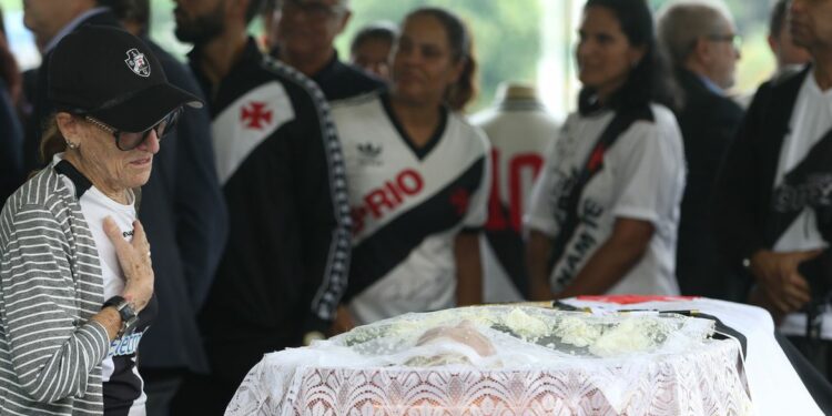 Corpo de Roberto Dinamite é velado em São Januário, casa do Vasco. Foto: Tânia Rêgo/Agência Brasil