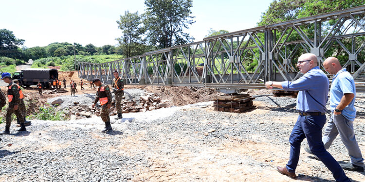 Dário visita obras em pontes do Bandeiras e Itajaí; Prefeitura tem 49 orçamentos