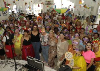 Ao som do Quinteto Cultura, cerca de 120 idosos tomaram conta do Salão Social. Fotos: Divulgação