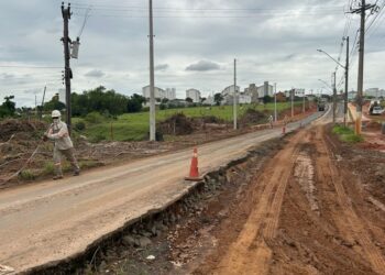 Remoção dos postes de energia elétrica ocorreu nesta quarta-feira (1) para  duplicação da Estrada Municipal Sabina Baptista de Camargo Foto: Divulgação