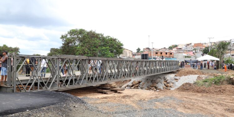 A ponte metáicafoi construída com a colaboração do Exército. Fotos: Fernanda Sunega/PMC