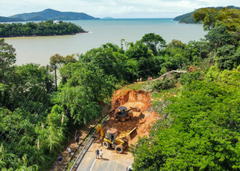 Estradas seguem bloqueadas e acesso à região está comprometido em função de deslizamentos Foto: Divulgação/Governo de SP