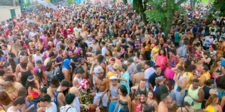 Abre Alas dá a largada ao Carnaval campineiro na tarde desta sexta