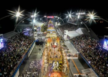 SAlém das ruas, avenidas e alamedas, o Carnaval de São Paulo tem outra moradia: o Sambódromo. Foto: Divulgação/Rafael Neddermeyer/LIGAS