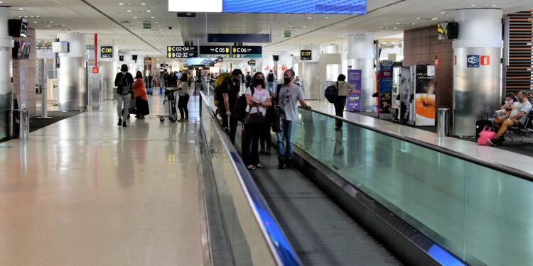 Concessionária Aeroportos Brasil Viracopos orienta os passageiros a confirmarem seus voos com antecedência. Foto: Divulgação