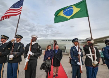 Lula e Janja chegando aos EUA: encontro com Biden prevê temas como democracia, meio ambiente  e ajuda à Amazônia - Foto: Foto Ricardo Stuckert/ PR