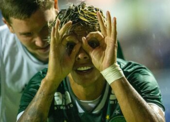 Colombiano Richard Ríos marcou o gol que garantiu o triunfo do Bugre em Sorocaba, em noite chuvosa Foto: Thomaz Marostegan/Guarani FC