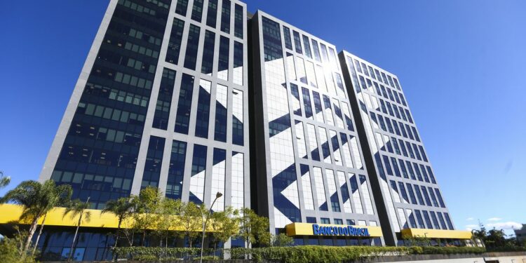 Edifício sede do Banco do Brasil, em Brasília: salário inicial é de R$ 3.622,23 para jornada de 30 horas semanais. Foto: Marcelo Camargo/Agência Brasil