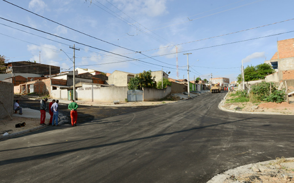 Prefeitura licita obras para pavimentação e drenagem em quatro bairros
