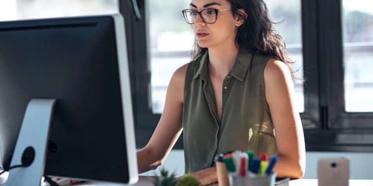 Startup une ergonomia e tecnologia para promover o bem-estar no home office
