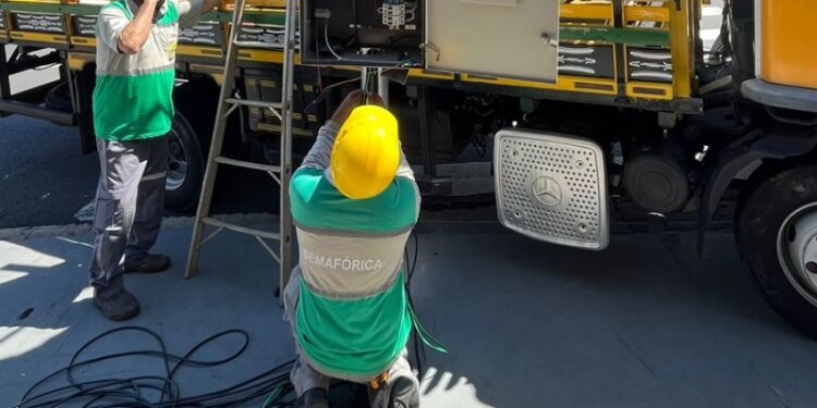 Funcionários levaram dois dias para repor o cabeamento furtado. Foto: Divulgação