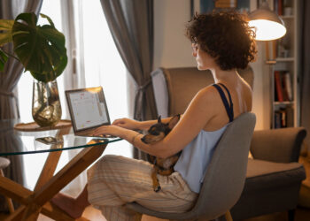 Trabalho remoto permanece em alta no país