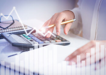 Um terço dos brasileiros investe em produtos financeiros