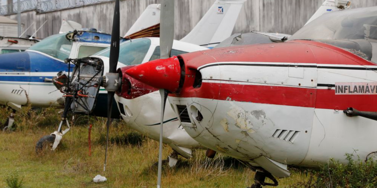 PF começa a destruir maquinário de garimpeiros na terra Yanomami