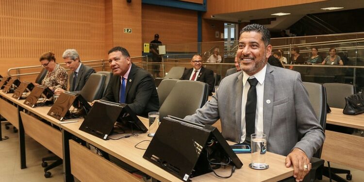 Câmara aprova restrição ao período de corte de energia e água