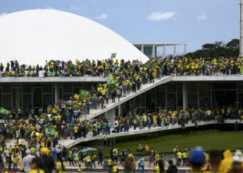 Manifestantes invadem Congresso, STF e Palácio do Planalto em Brasília, no ato golpista de 8 de janeiro. Foto: Marcelo Camargo/Agência Brasil