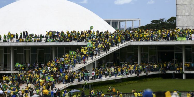 Manifestantes invadem Congresso, STF e Palácio do Planalto em Brasília, no ato golpista de 8 de janeiro. Foto: Marcelo Camargo/Agência Brasil