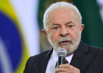O presidente Luiz Inácio Lula da Silva chega neste sábado à capital dos Emirados Árabes Unidos - Foto: Marcelo Camargo/Agência Brasil