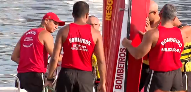Bombeiros continuam buscas por desaparecidos em naufrágio no Rio