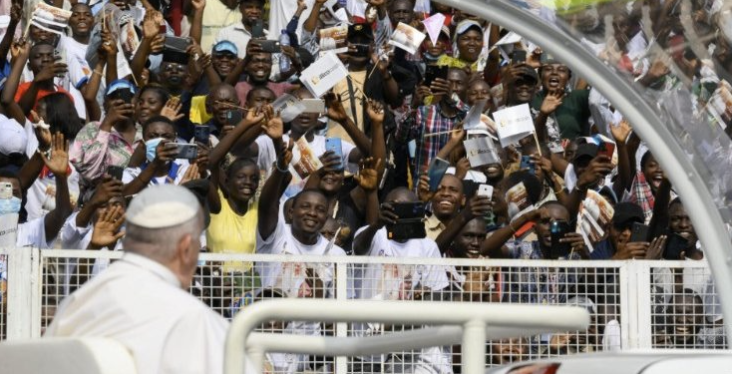 Papa pede a jovens que sejam “protagonistas do futuro”