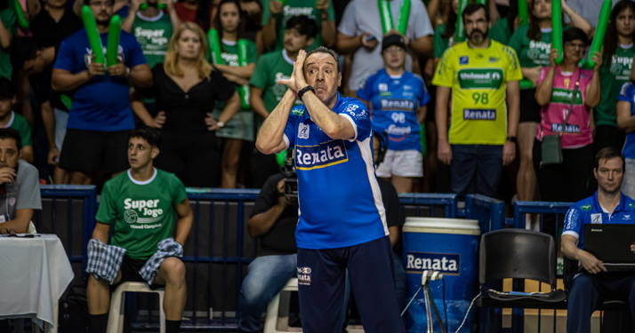 O técnico Horacio Dileo: "Será um jogo extremamente difícil" - Foto: Pedro Teixeira/Vôlei Renata