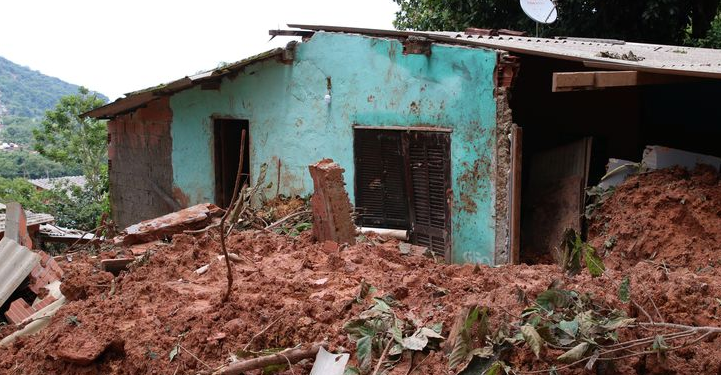 Casa destruída em deslizamento na Barra do Sahy - Foto: Rovena Rosa/Agência Brasil