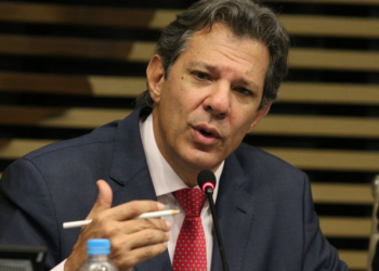 O ministro da Fazenda, Fernando Haddad: anúncio durante reunião do PT nesta segunda - Foto: Rovena Rosa/Agência Brasil
