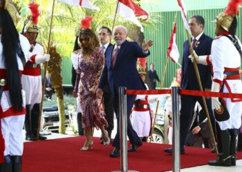 Lula e Janja chegam para a cerimônia: presidente disse que seu governo irá trabalhar em harmonia e respeito institucional com o Judiciário Foto: STF/Divulgação
