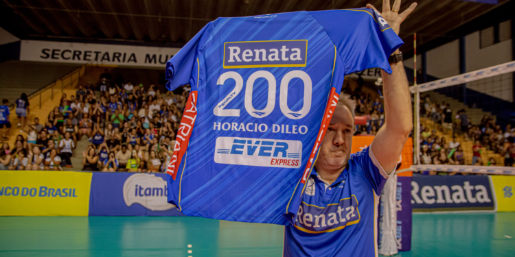 Vôlei Renata bate Itambé no jogo nº 200 de Horacio Dileo