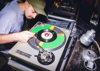 DJs poderão apresentar suas novidades musicais por meio de novos discos do acervo - Foto: Divulgação