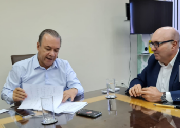 Prefeito de Campinas Dário Saadi e o secretário de Estado da Saúde, Eleuses Paiva, em reunião nesta quarta-feira - Foto: Divulgação