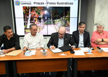 Prefeito Dário Saadi assin ordem de serviço para início do novo sistema de iluminação, a ser executado pelo consórcio Conecta. Foto: Carlos Bassan/PMC