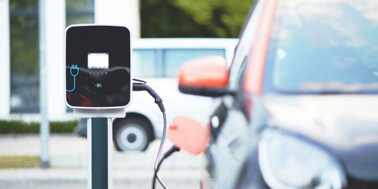 Dúvidas atrasam desenvolvimento do mercado de carro elétrico no Brasil