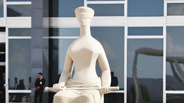 Golpista suspeita de pichar ‘Perdeu, Mané’ em estátua é presa em Paulínia