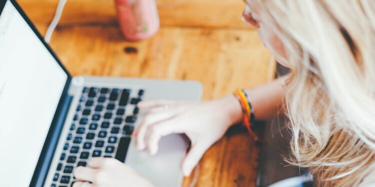 Organização social oferece projetos de tecnologia gratuitos para estudantes