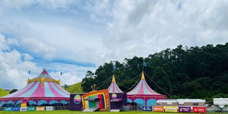 Festa da Uva de Vinhedo terá parque de dinossauros e circo temático gratuitos