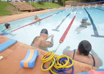 Projeto Esporte em Rede busca inclusão de pessoas com deficiência visual por meio de atividades aquáticas - Foto: Carlos Furlan/Divulgação