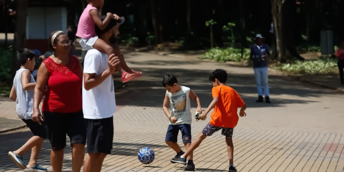 Campineiro aproveita dia de sol para conferir reabertura da Lagoa do Taquaral