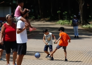 Campineiro aproveita dia de sol para conferir reabertura da Lagoa do Taquaral