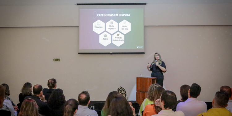 Prêmio FEAC de Jornalismo está de volta com o tema ‘Iniciativas que transformam territórios’