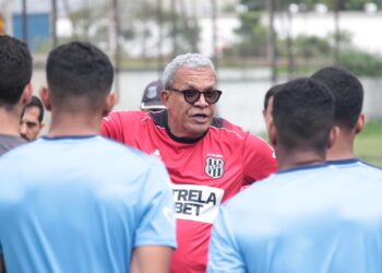 O técnico Hélio dos Anjos poderá focar o trabalho no próximo duelo pela Copa do Brasil. Foto: Diego Almeida/Ponte Press