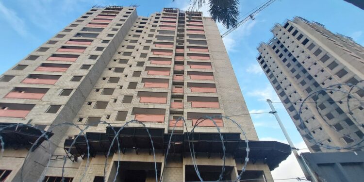 A queda foi do 16º andar do prédio, a uma altura de cerca de 50 metros. Foto: Leandro Ferreira/Hora Campinas